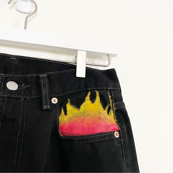 Levi’s 550 Relaxed Fit Jeans Hand Painted Flames Black Goth Punk Unisex Size 28 - Picture 2 of 8